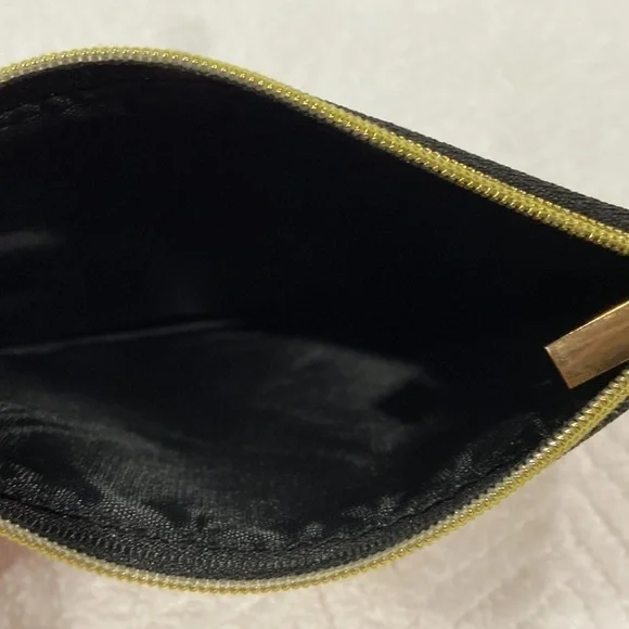 SHAPERMINT pink bag. Makeup pouch. Gold embossed. Beautiful pink colour. - Picture 6 of 6